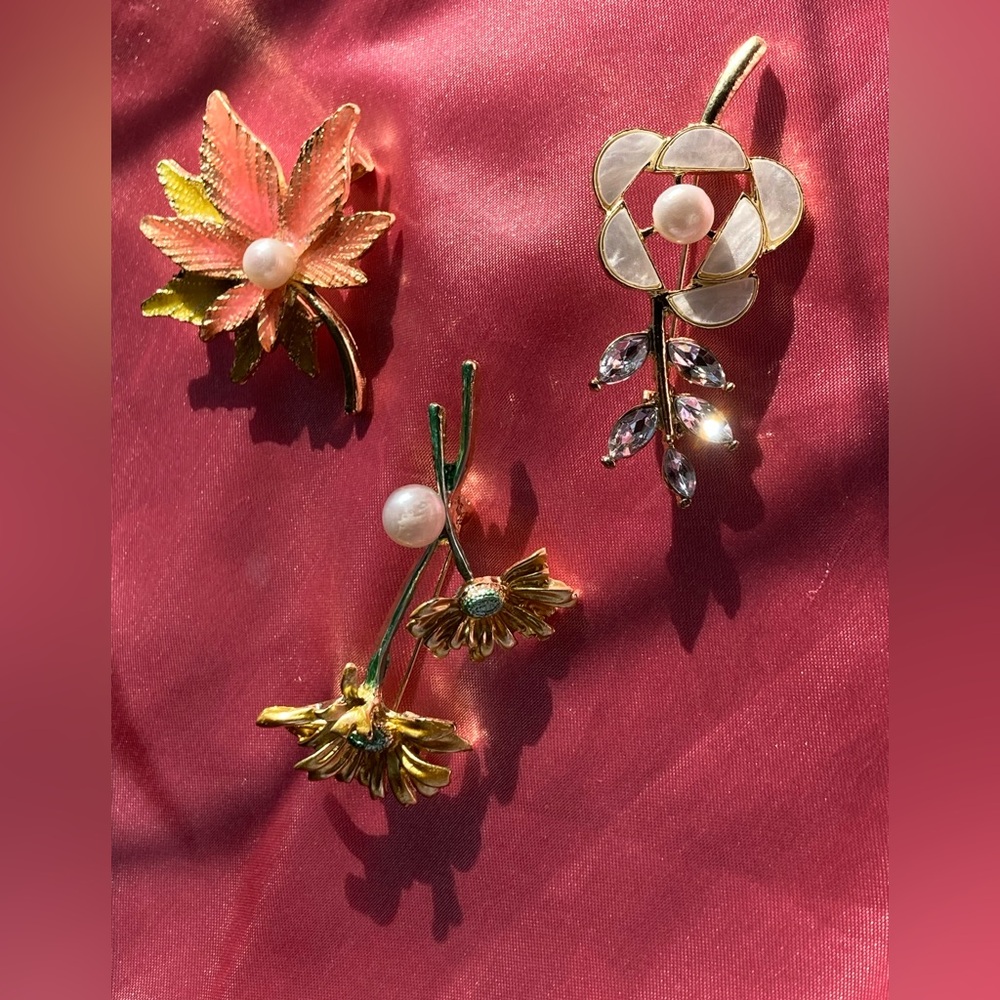 Genuine Freshwater Pearl Brooch Set